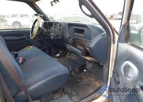 2000 Chevrolet C2500 from USA, damaged, VIN 1GCGC24R0YR171624